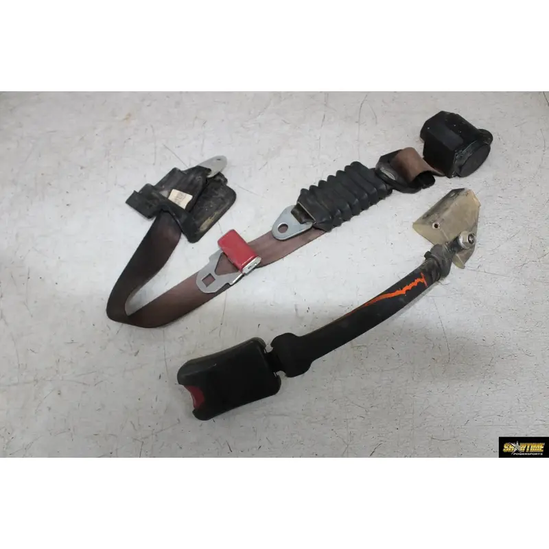 16-18 YAMAHA WOLVERINE YXE700 LEFT DRIVER FRONT SEAT BELT LATCH