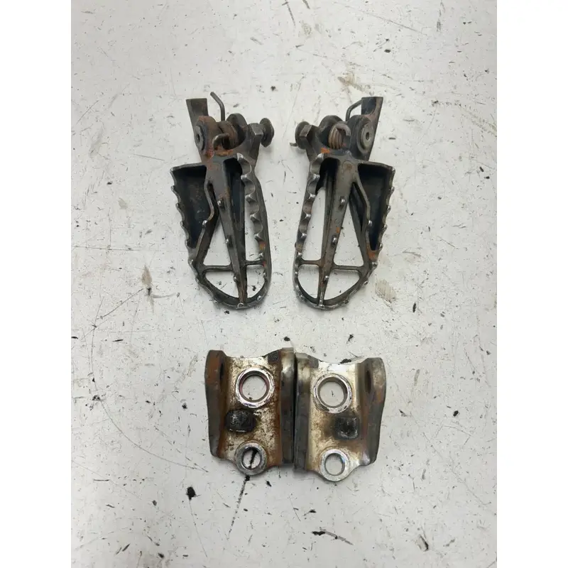 06 2006 Honda Crf 250 r CRF250R OEM LOT Left Right Foot Pegs Footpegs Mount Rest
