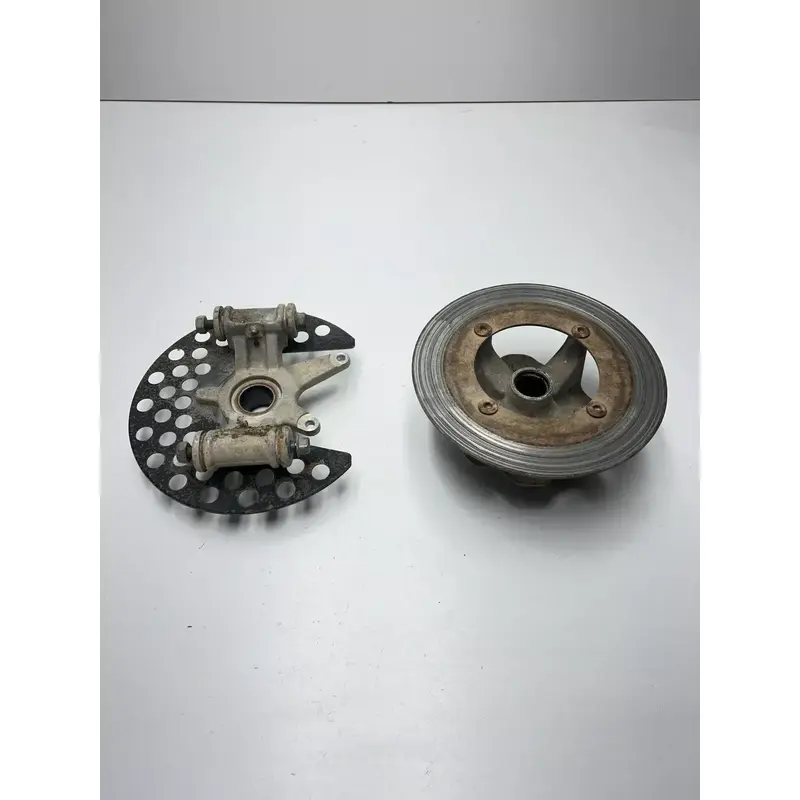 05 2005 Yamaha Kodiak 450 IRS 4x4 OEM Rear Left Knuckle Hub Mount Spindle Lug