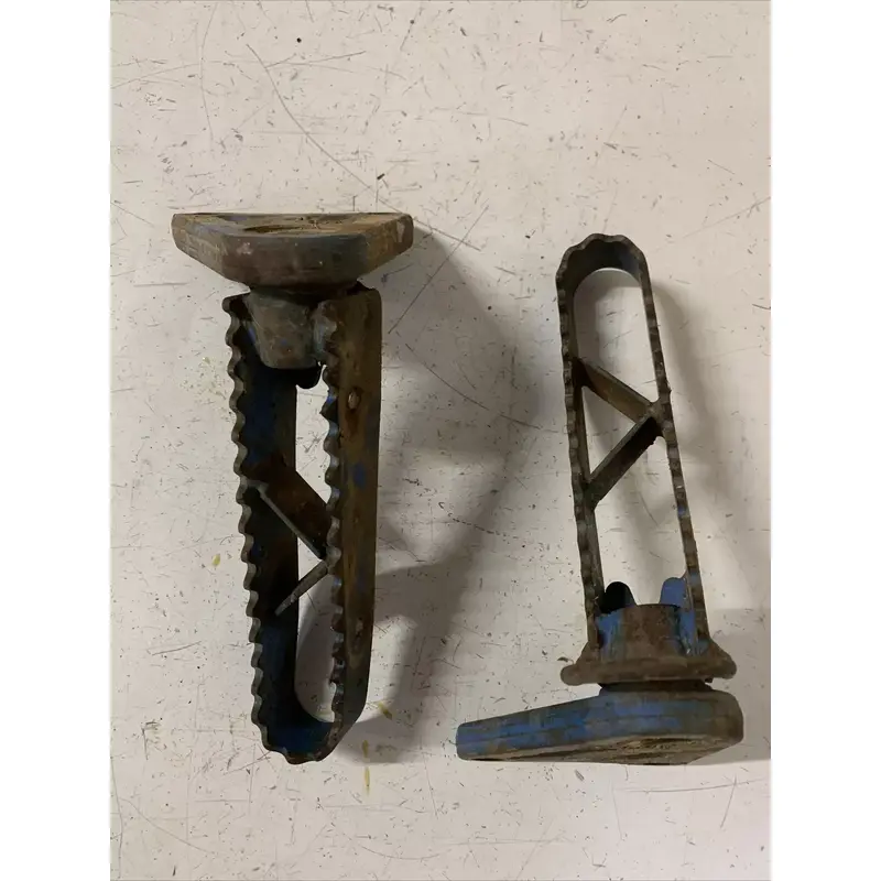1988 Suzuki lt250r foot pegs