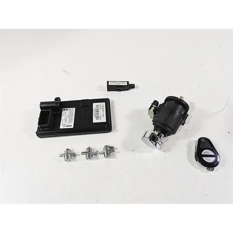 2017 Harley Touring FLHTKSE CVO E-Glide Bcm Ignition Switch Key Set 71400090B