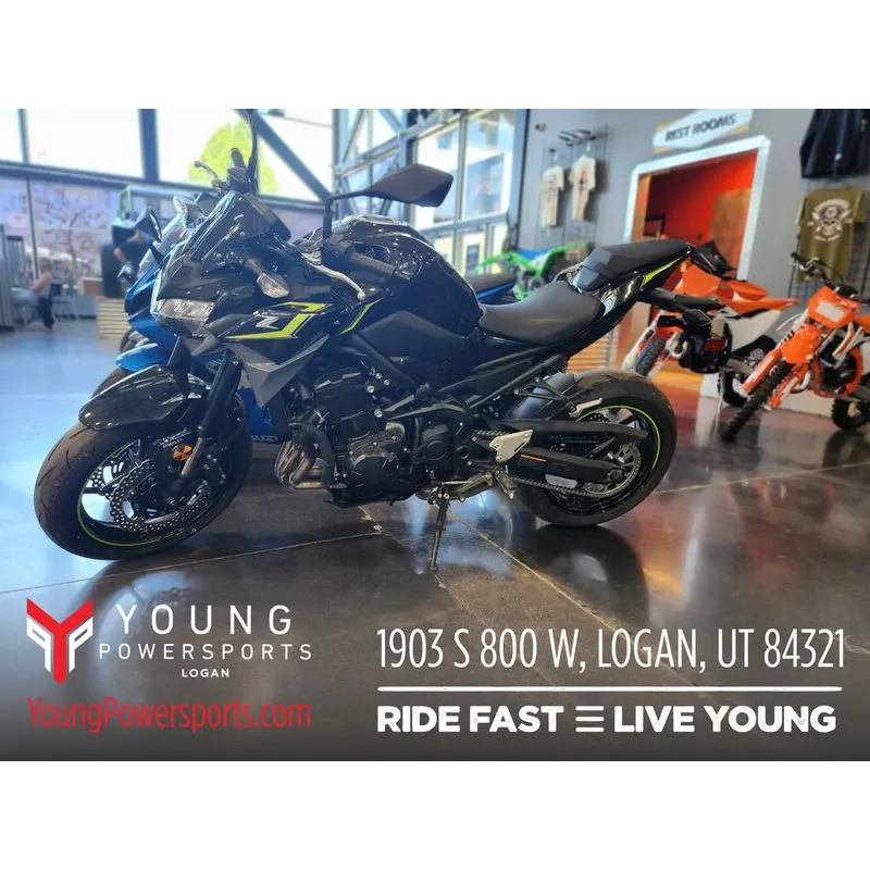 2024 Kawasaki Z900 ABS Metallic Spark Black/Metallic Matte Dark Gray