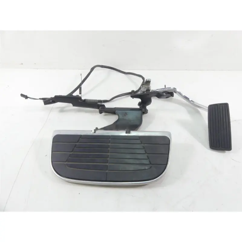 2003 Honda VTX1800R Right Front Floor Board & Brake Pedal Set 50615-MCV-000